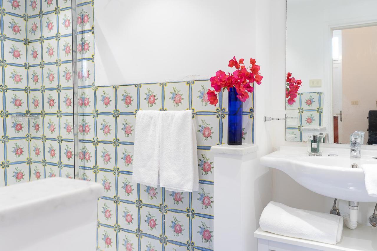 Villa Castello Apartments กาปรี ภายนอก รูปภาพ